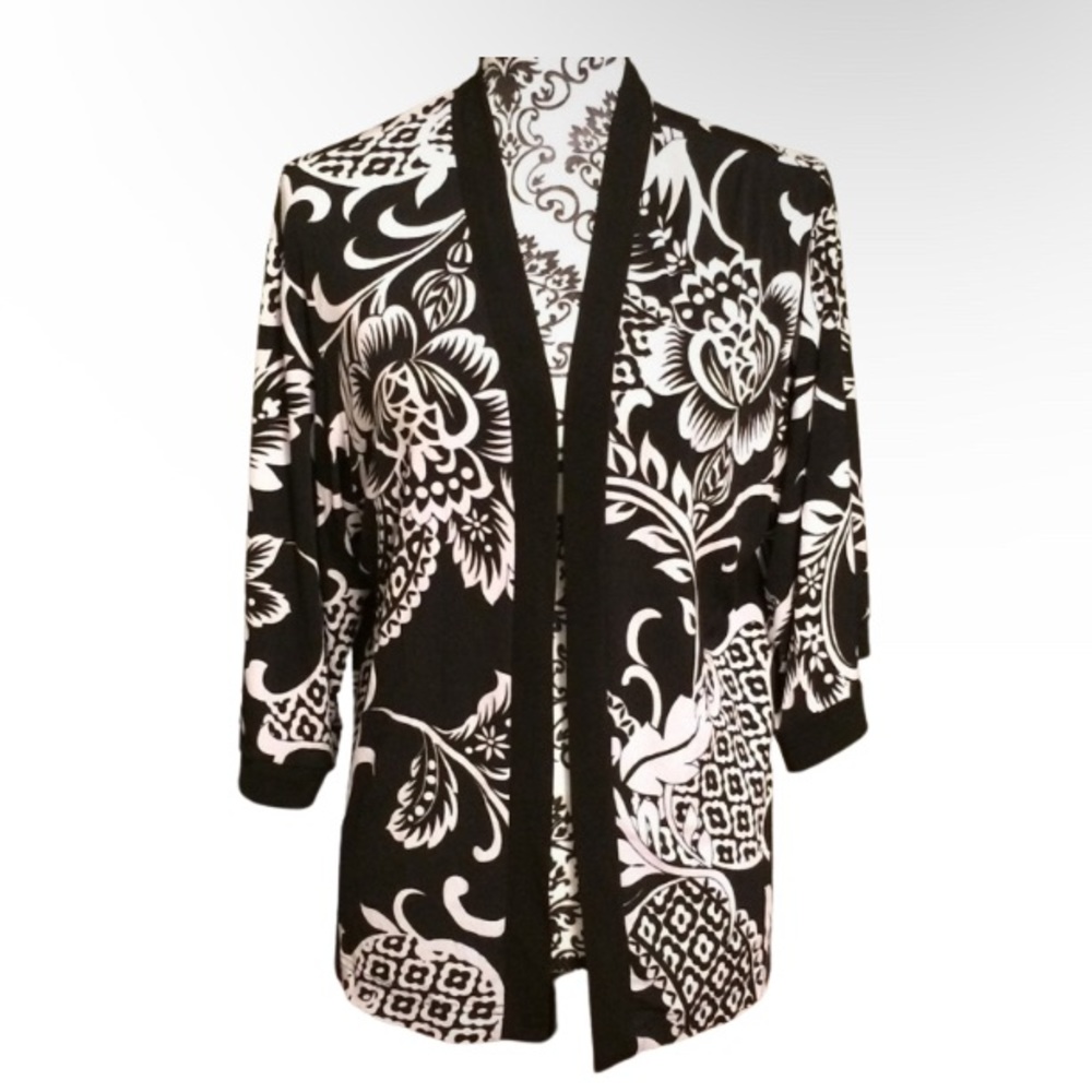 Black and White Floral Top Size 12